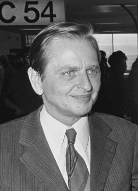 Olof Palme, Par Bert Verhoeff pour Anefo — Nationaal Archief, CC BY-SA 3.0 nl, https://commons.wikimedia.org/w/index.php?curid=43121022 Olof Palme 1974 cropped