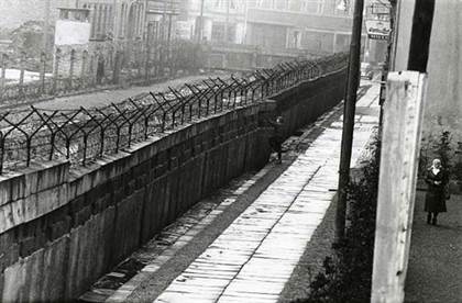 Mur De Berlin De La Construction A La Chute
